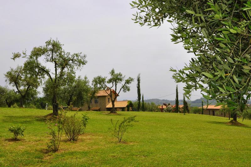 Отель Borgo Nociquerceto Тарано Экстерьер фото